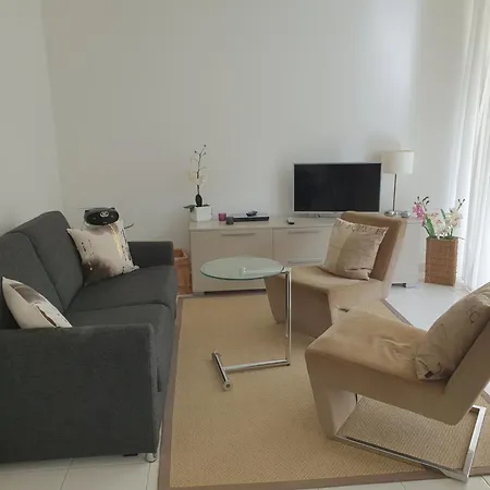 Modernes Appartment, 3 Gehminuten Zum Strand, Pool+sauna Zempin